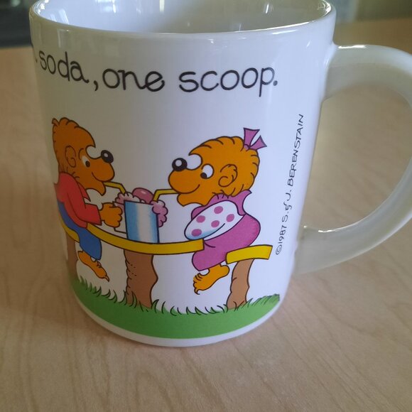 Vintage 1987 Berenstain Bears Family Coffee Mug - Picture 2 of 15